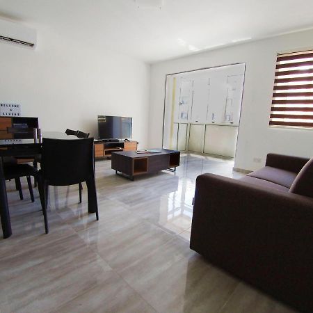 F7 Room 2, Private Bedroom Two Single Beds Shared Bathroom In Shared Flat Msida Eksteriør bilde