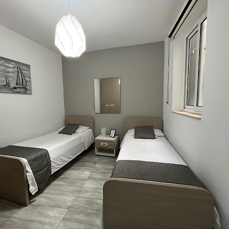 F7 Room 2, Private Bedroom Two Single Beds Shared Bathroom In Shared Flat Msida Eksteriør bilde