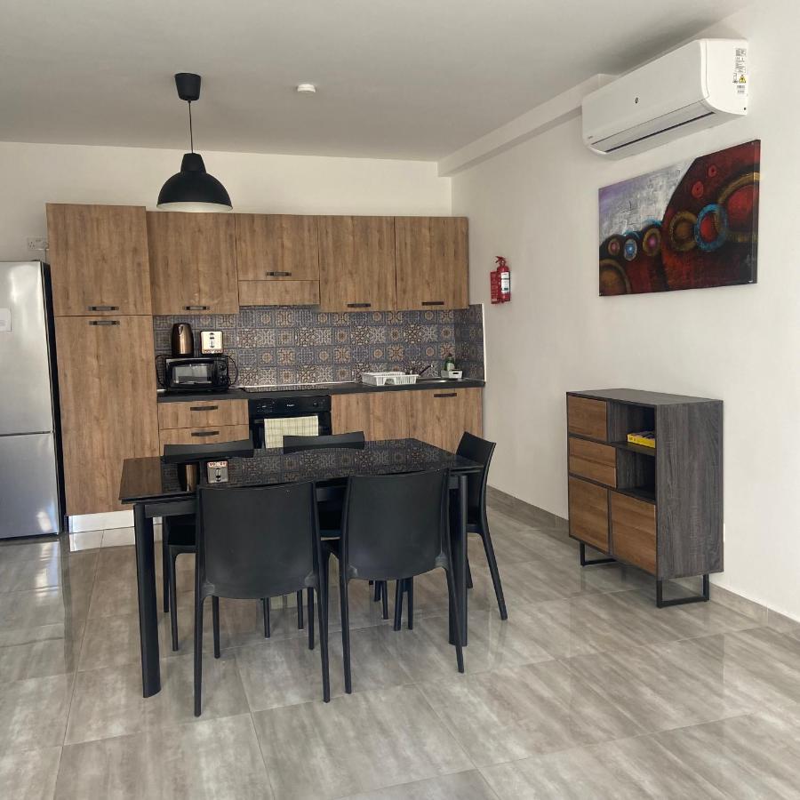 F7 Room 2, Private Bedroom Two Single Beds Shared Bathroom In Shared Flat Msida Eksteriør bilde