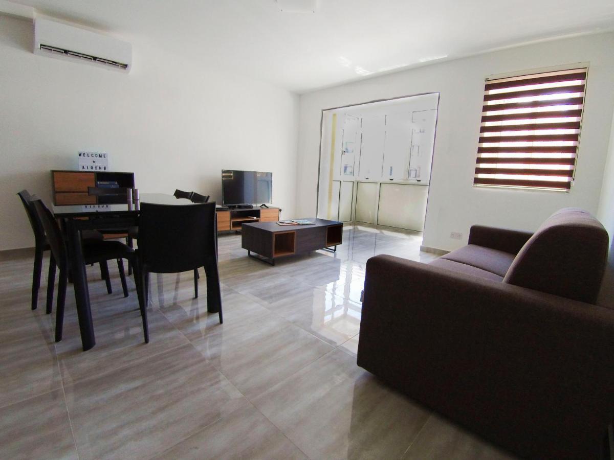 F7 Room 2, Private Bedroom Two Single Beds Shared Bathroom In Shared Flat Msida Eksteriør bilde