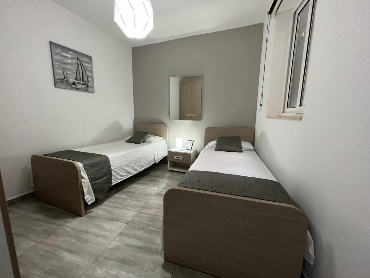 F7 Room 2, Private Bedroom Two Single Beds Shared Bathroom In Shared Flat Msida Eksteriør bilde